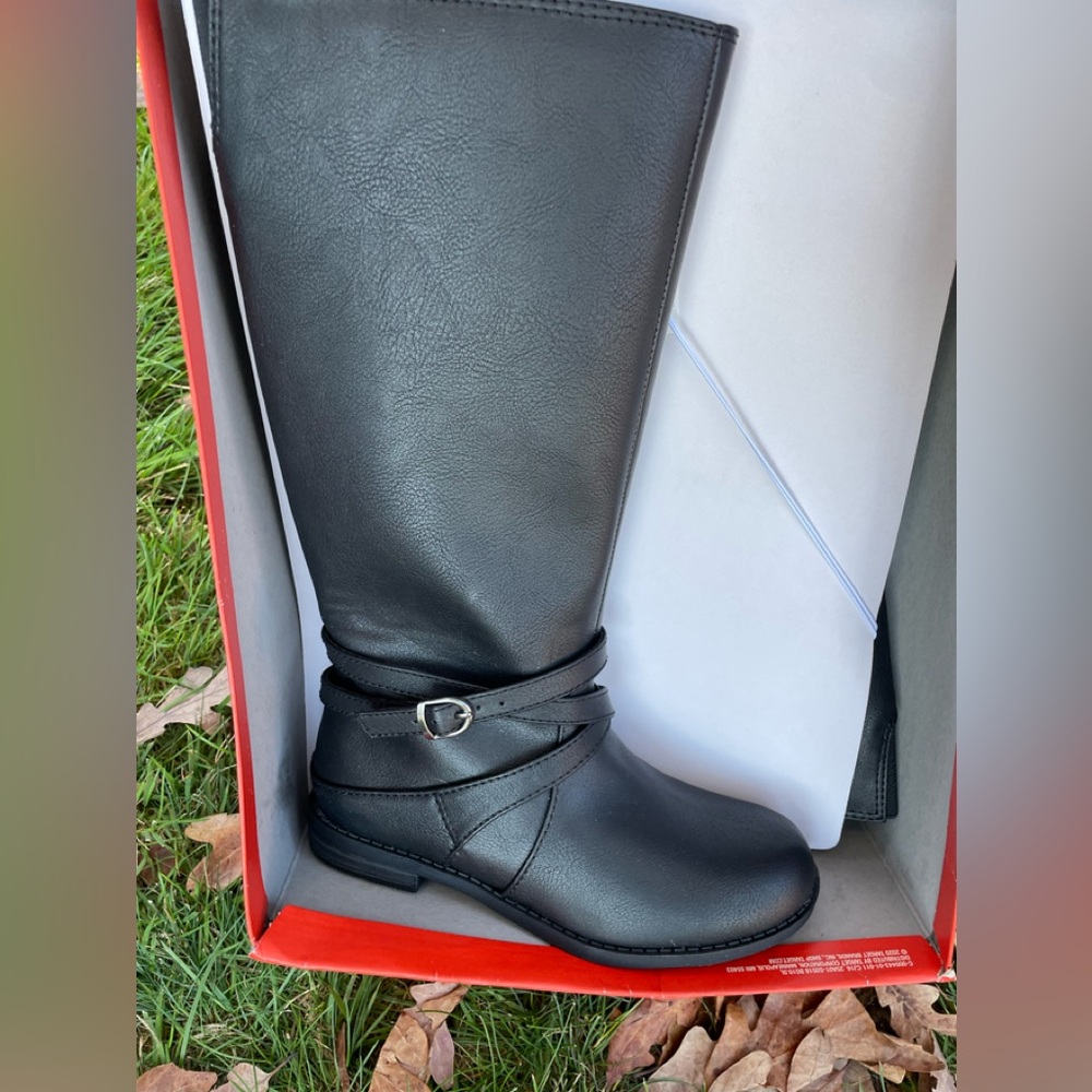 Brand new girls boots size 1